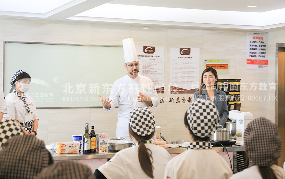 美女日逼免费北京新东方烹饪学校-学生采访